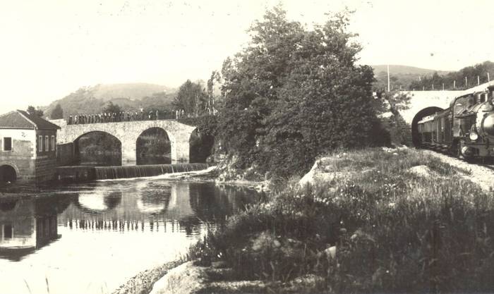 Bidasoko trenaren argazki zaharren erakusketa ireki dute Elizondon