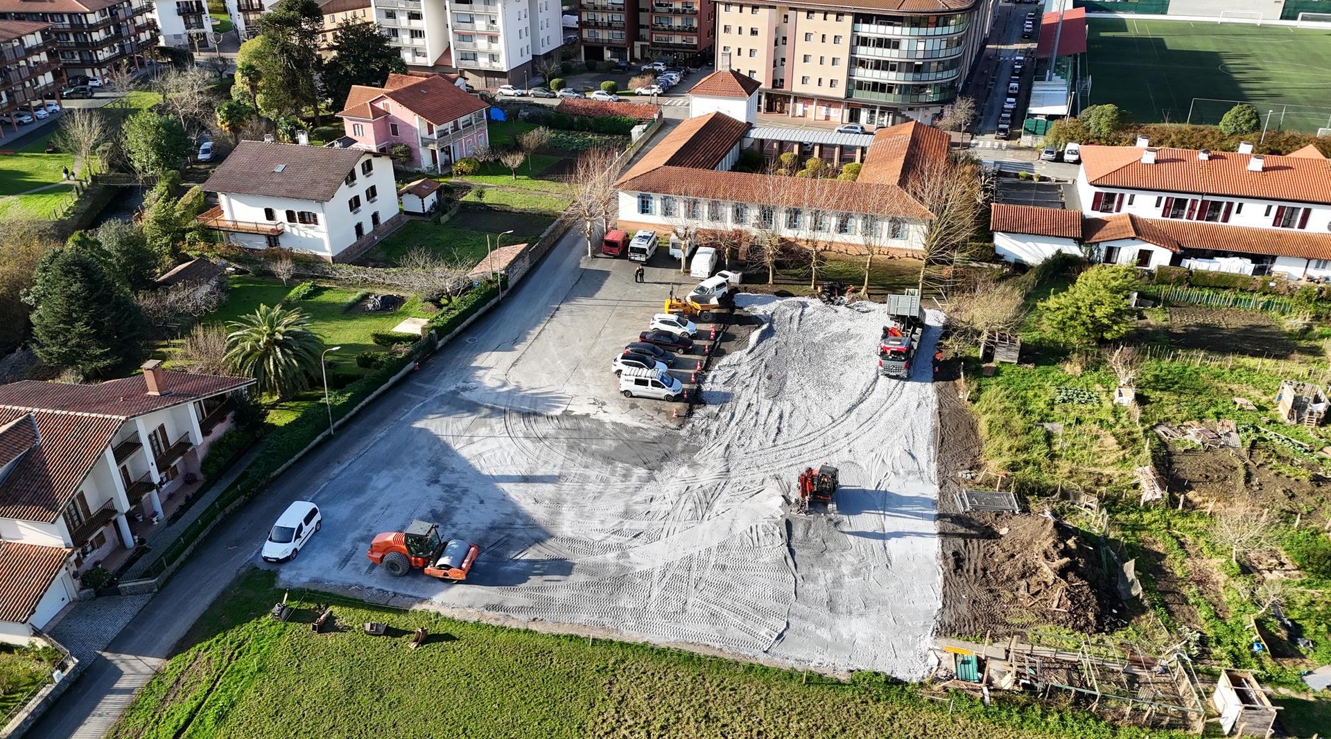 Hasi dituzte Landazelaietan osasun zentroaren gibeleko aparkalekua handitzeko lanak