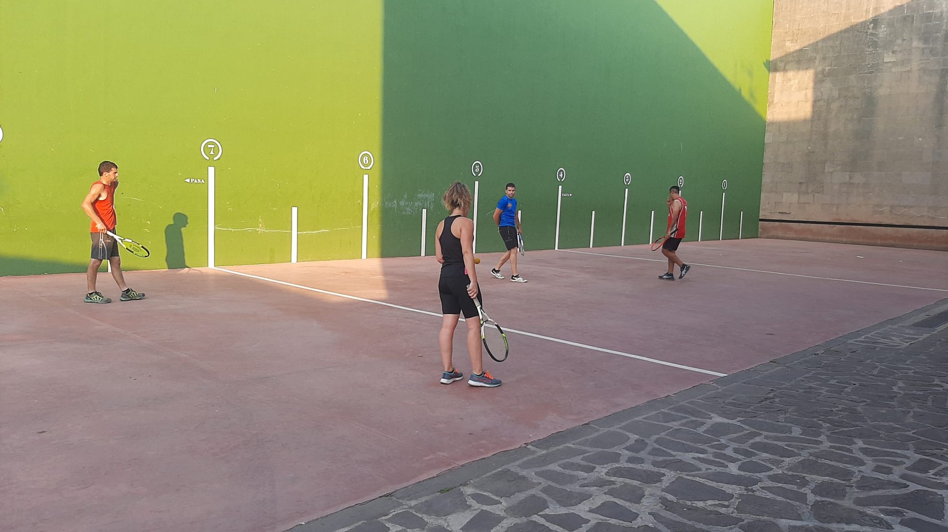 Presoen aldeko frontenis txapelketako finalak larunbatean jokatuko dituzte Donamarian