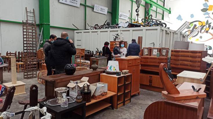 Bigarren eskuko azoka arrakastatsua izan da Alkaiagako Garbigunean