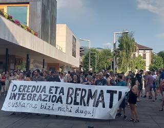 Baztango Udalak bat egin du Lekaroz Institutuko klaustroaren salaketarekin