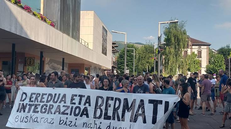 Baztango Udalak bat egin du Lekaroz Institutuko klaustroaren salaketarekin