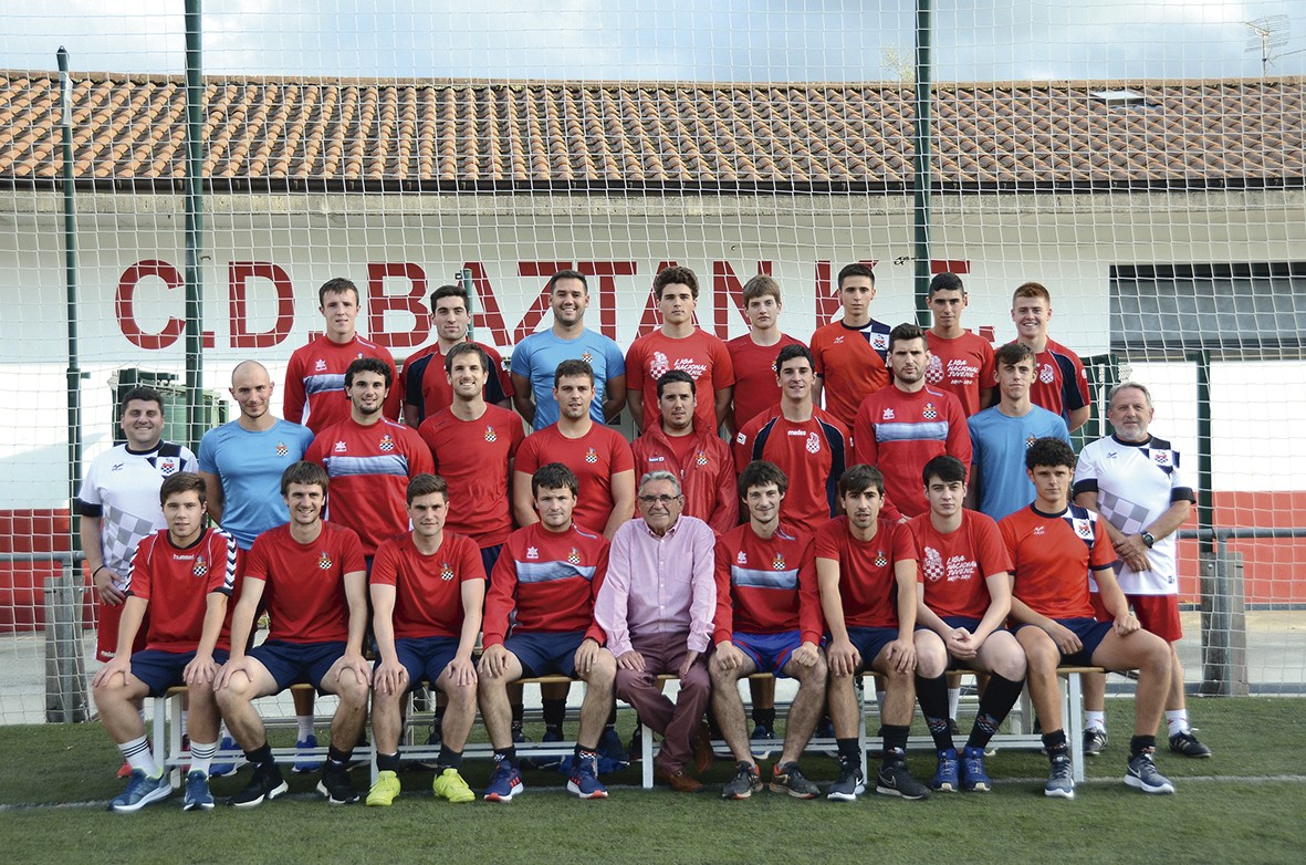 Baztan Futbol taldeak hirugarren mailari eutsi nahi dio