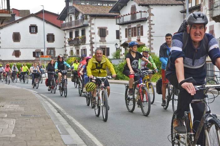 Euskal Herriko bizikleta elkarteen sarea eratu dute Elizondon