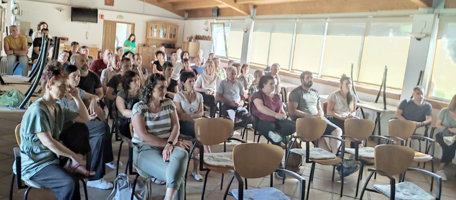 Herritarren interesa piztu du Igantzi Bizirik taldeak eolikoei buruz antolatu duen hitzaldiak