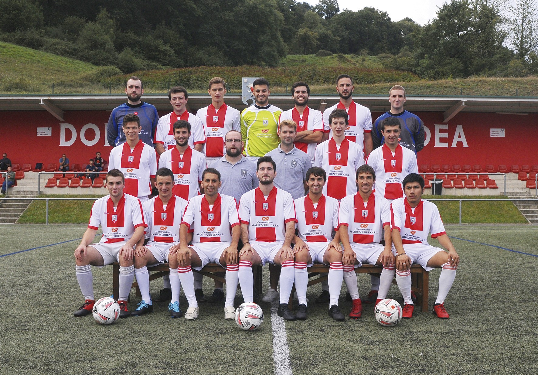 Helduen bi talderekin berriz zelaira Doneztebe Futbol Taldea