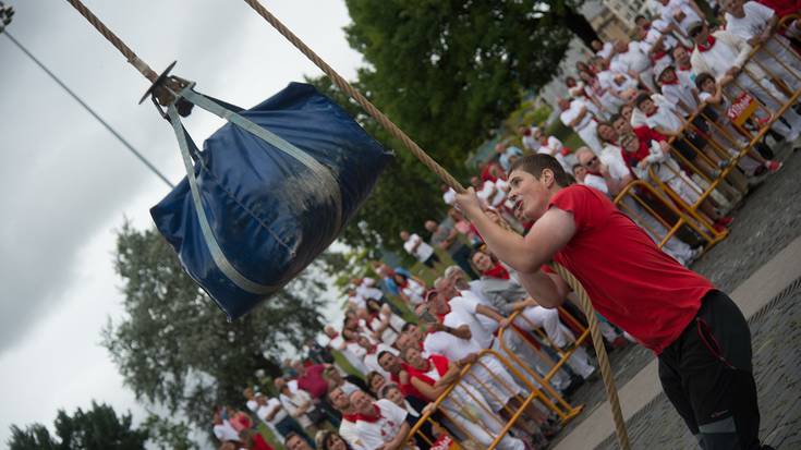 Nafarroako harri-jasotze eta lasto-altxatze txapelketak jokatuko dituzte bihar Iruñean