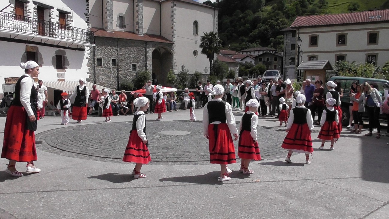 Umore Ona dantza taldearen emanaldia bertan behera geratu da