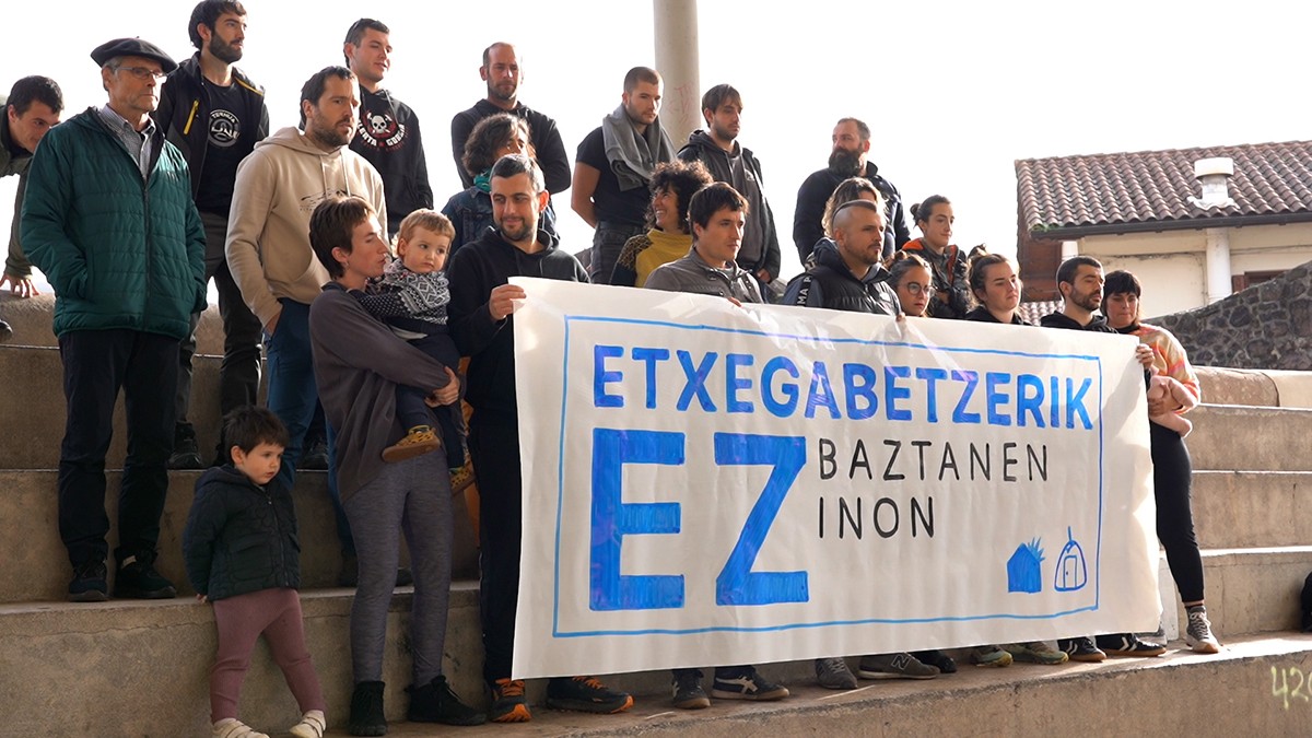 Martxoaren 20an Elizondon familia bat etxegabetu nahi dutela ohartarazi dute METAk eta Baztanen Bizi Nahi Duguk