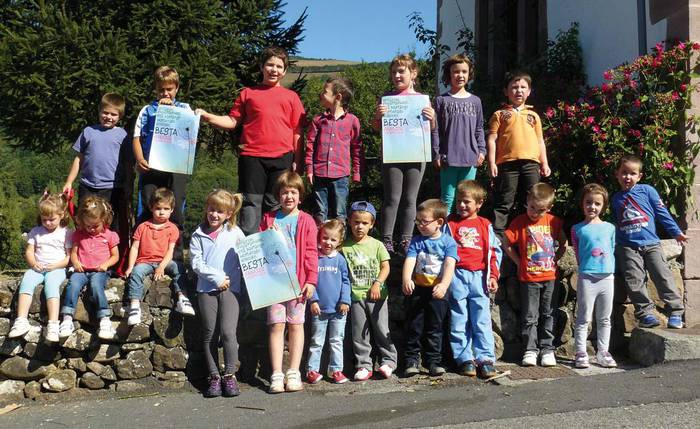 Baztan eta Zugarramurdi-Urdazubiko herrietako eskolen besta igande honetan eginen da Arraiozen