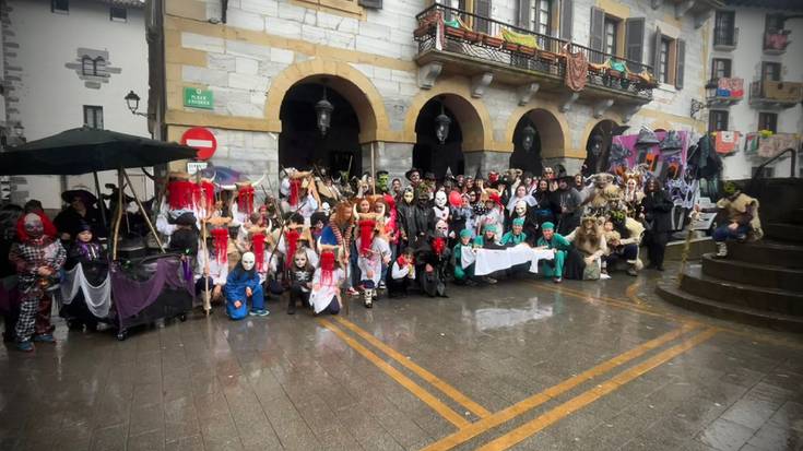 [ARGAZKIAK] Inaute asteleheneko eguraldi beldurgarriak ere ez du Lesakako Irain eskolakoen karroza ikaratu