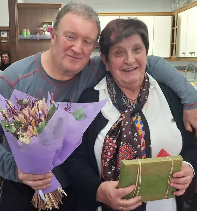 Maria Luisa Iparragirre omendu dute Etxalarren 80 urte betetzeagatik