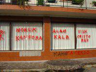 Islamari buruzko erakusketaren kontrako pintadak egin dituzte ezezagunek Donezteben