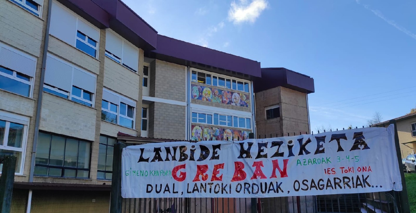 Makina-erremintaz hornitutako tailer batean irakasle bakarra 24 ikaslerekin ari dela salatu du Berako Toki Onako Lanbide Heziketako Departamentuak