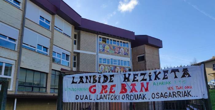 Makina-erremintaz hornitutako tailer batean irakasle bakarra 24 ikaslerekin ari dela salatu du Berako Toki Onako Lanbide Heziketako Departamentuak