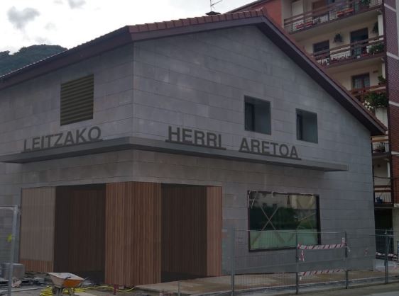 Izanak emanen dio izena Leitzako Herri Aretoari