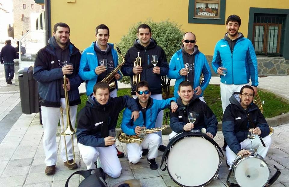 50 urtetako ibilbidea biltzen duen disko-liburua argitaratu du Incansables txarangak