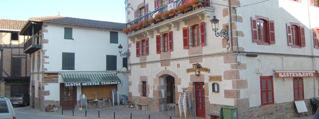 Etxalarko Udalak bortz urterako errentan eman du Herriko Ostatua