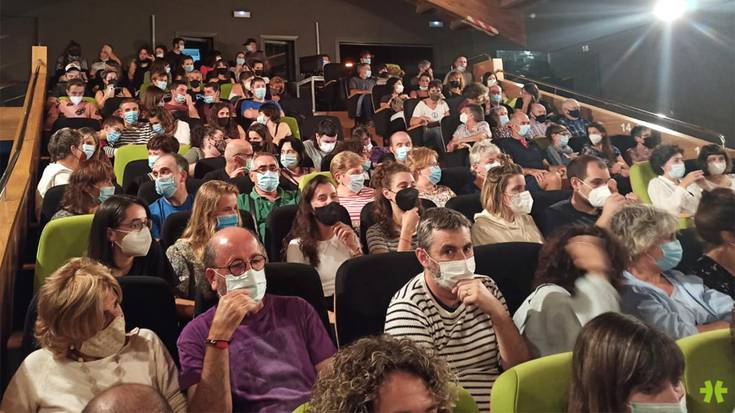 Losers antzerkiarekin Berako Kultur Etxea goraino bete zen larunbatean