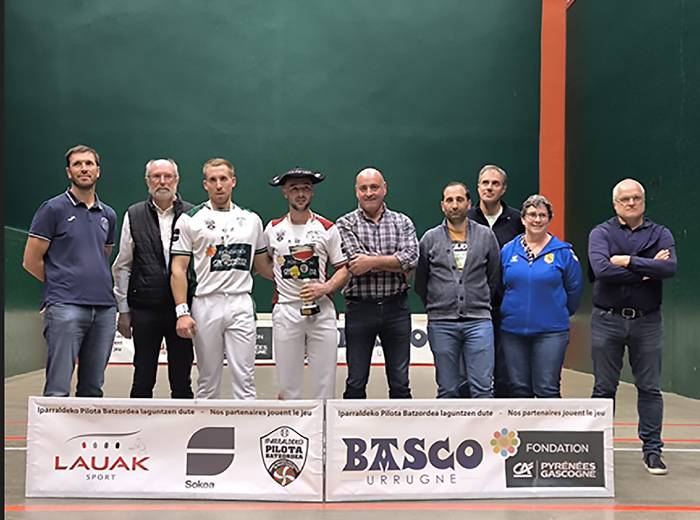 Sarako Izarrako Betti Gurrutxagak irabazi du Iparraldeko trinketeko esku huskako txapelketa
