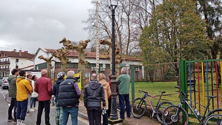Herriko zuhaitzen mantentzeari buruzko bizikleta ibilaldia egin dute Elizondon