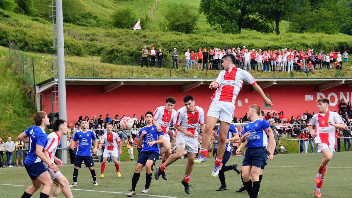 Liga sakelan, eskubaloi kopako finalaren bila lehiatuko dira Errekako gizonezkoak eta emakumeak asteburuan