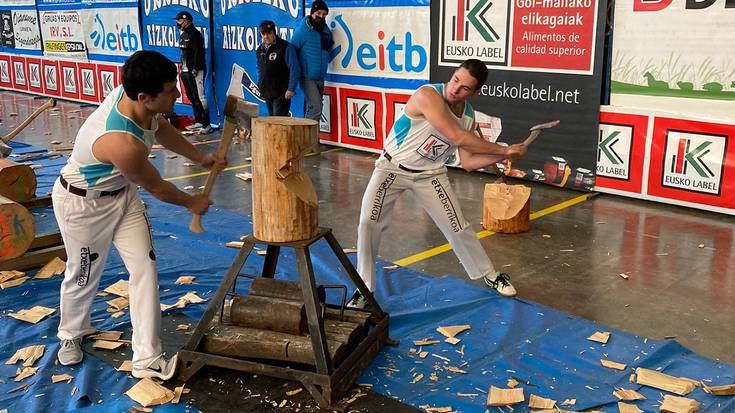 Urrezko Binakako Aizkolari Txapelketako Leitzako jardunaldian segundo bakarreko aldea izan dute bi bikoteen artean