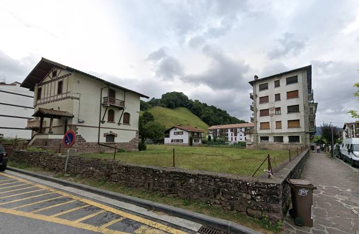 Baztango Udalak Elizondoko lursail baten enkantea geldiarazi du herritarren eskura jartzeko helburuarekin