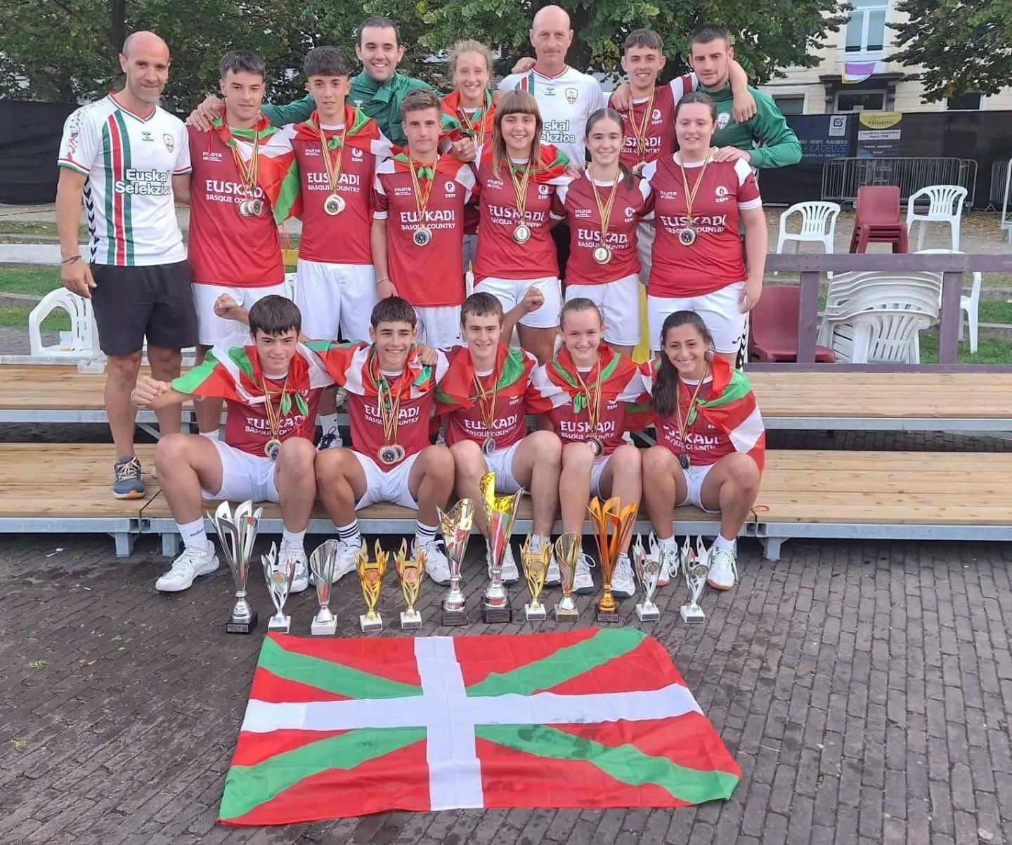 Domina uzta ederra ekarri du euskal selekzioak Europako junior mailako pilota txapelketatik