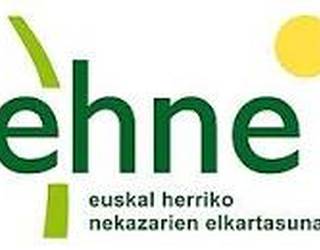 Ehne nekazal sindikatuko Begoña Okiñenarekin elean