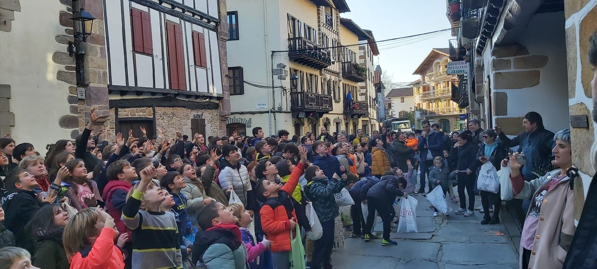 Urtea eskean eta kantuan bukatuko dute beratarrek