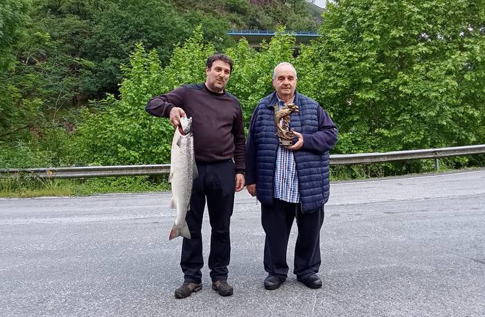 Lehenbizikoa (eta azkena) arrantzatu dute Bidasoan