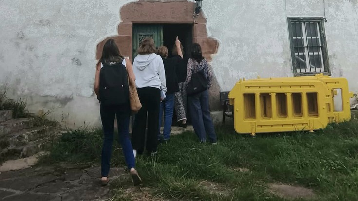 Zugarramurdiko Apezaren etxean etxebizitza kooperatiba sortzeko asmoarekin hasiak dira lanean