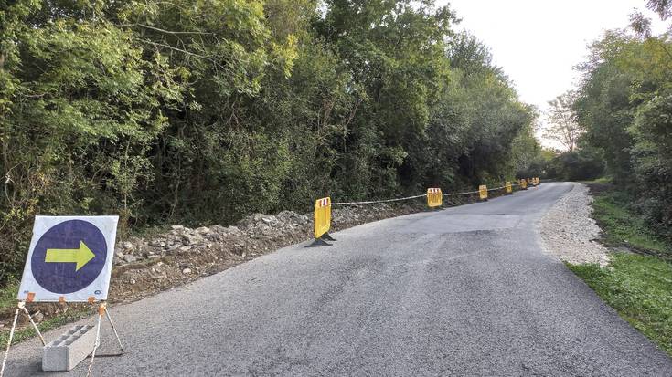 Zugarramurdiko frontoiko argiteria aldatu dute eta bentetako bidean kuneta egiten ari dira