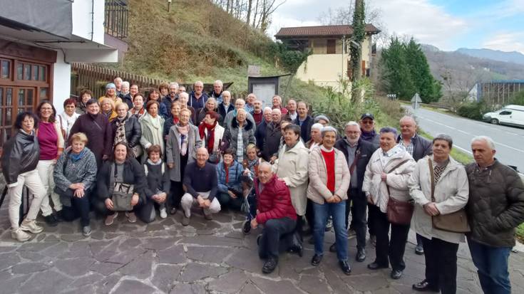 Elkarrizanek sorreratik gaur egunera arteko boluntario denak omendu ditu