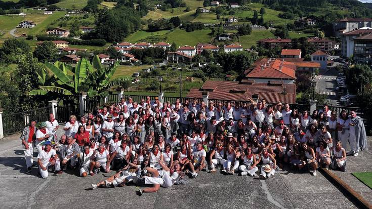 «Baikorrak peñak bi belaunaldi biltzen ditu orain, eta hagitz aberasgarria eta ederra iruditzen zaigu»