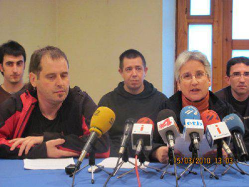 Justizia ez dela denentzat berdina diote Falange y Tradición taldeak mehatxatutakoek