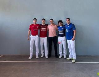 [ARGAZKIAK] Aurtizko Koianea Txikia pilotaleku berritua giro ederrean inauguratu dute