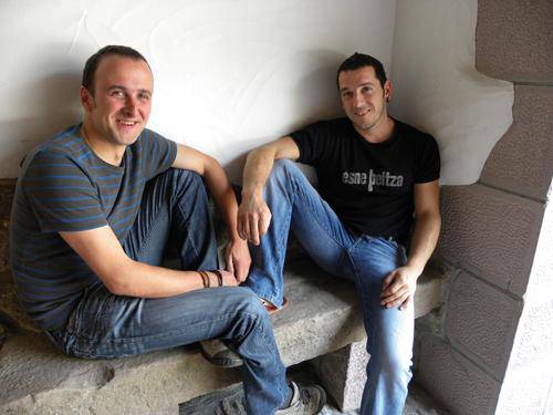 “Gu zuzeneko taldea gara, ongi  pasatzera eta ongi pasaraztera goaz kontzertuetara eta hori nabaritzen da”