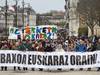 Unibertsitatera begira daude gazteak