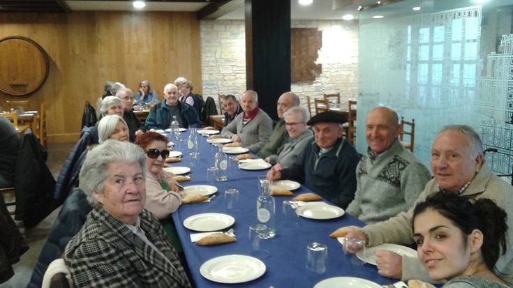 Berako Zahar Etxekoek giro ederra izan dute sagardotegian