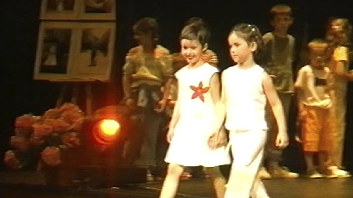 Moda desfile arrakastatsua Lesakako Zambran 2003ko udaberrian