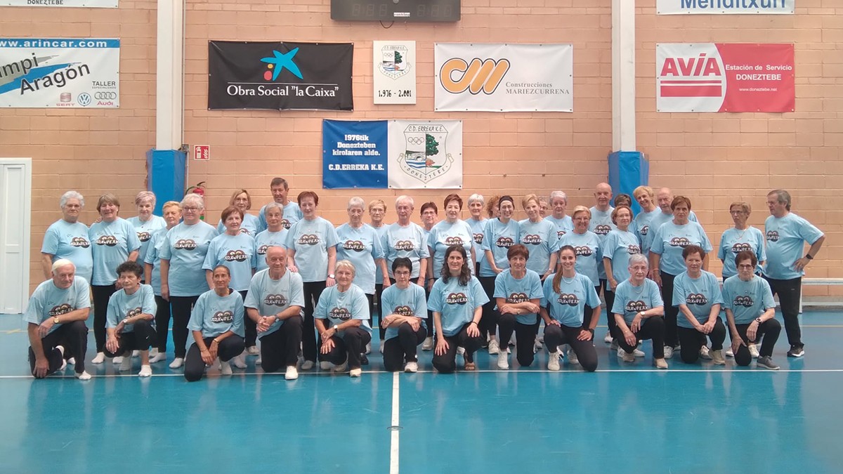 Gimnasia eguna izan dute gaur Arkupeak elkarteko bazkideek