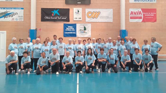 Gimnasia eguna izan dute gaur Arkupeak elkarteko bazkideek