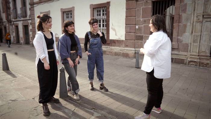 Baztango Bidenabar musika taldeko kideak izanen dira aste honetako Hitzetik Hortzerako gonbidatuak