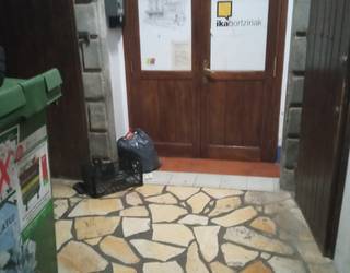 [ARGAZKIAK] Lesakako Matxinbeltzenea aterpetxean ostatu hartzen dutenei erasoak salatu dituzte
