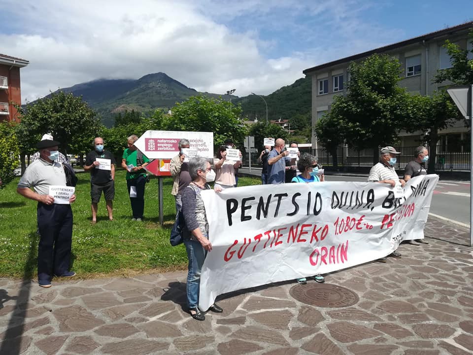 Eskubideen Kartaren deialdiarekin bat eginez Donezteben elkartu dira Baztan-Bidasoko pentsiodunak