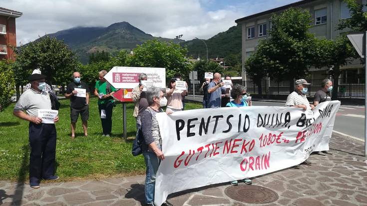 Eskubideen Kartaren deialdiarekin bat eginez Donezteben elkartu dira Baztan-Bidasoko pentsiodunak