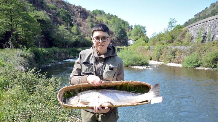 Gaur arrantzatu dute Bidasoko 'Lehenbizikoa' eta 1.000 eurotan erosi dute Donostiako eta Iruñeko bi jatetxeren artean