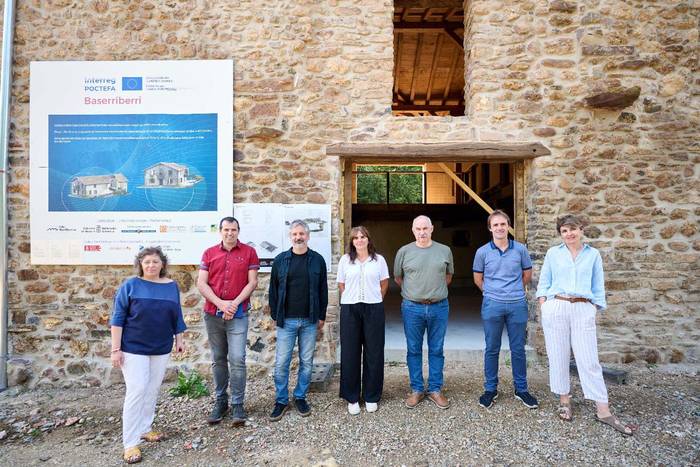 Mugaz gaindiko Baserriberri proiektuaren ahalmena aldarrikatu dute Urdazubin